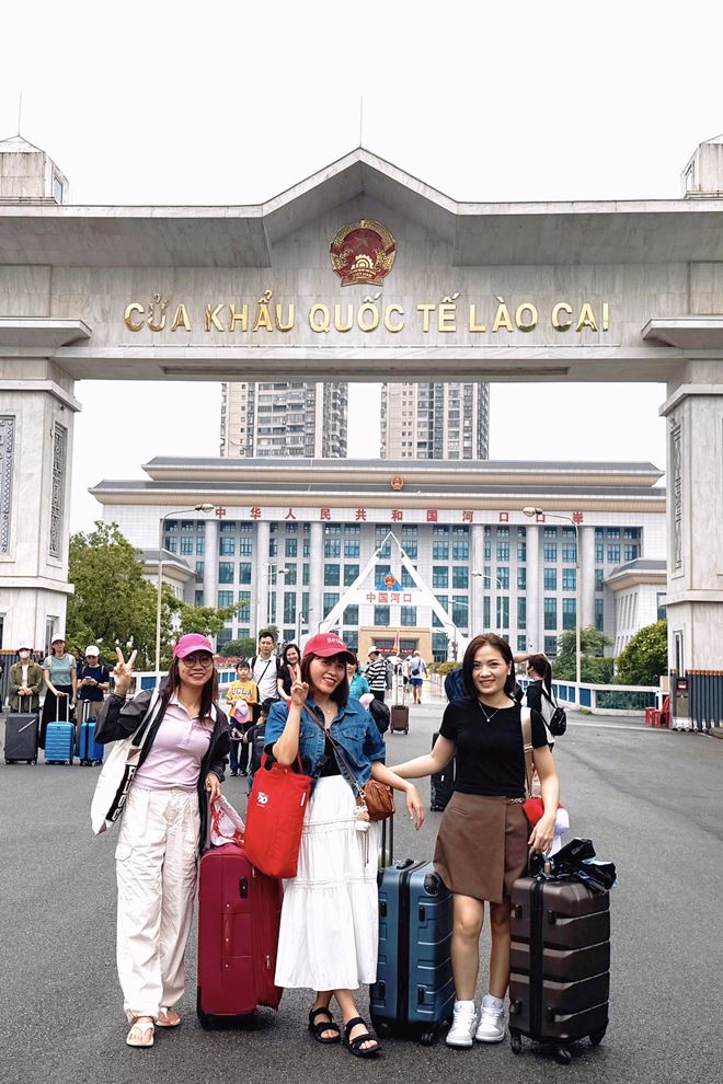 Tour du lịch Trung Quốc bằng đường bộ vẫn hút khách mùa hè năm nay. Ảnh: Hạnh Phạm