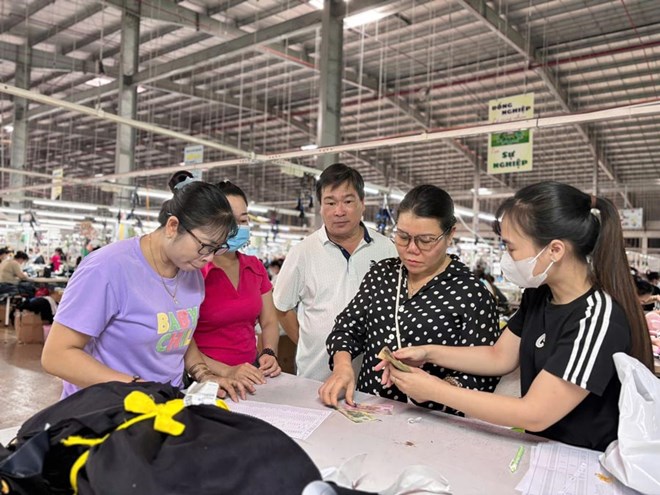 Công đoàn Đồng Nai chi 30 tỉ đồng chăm lo con công nhân học giỏi