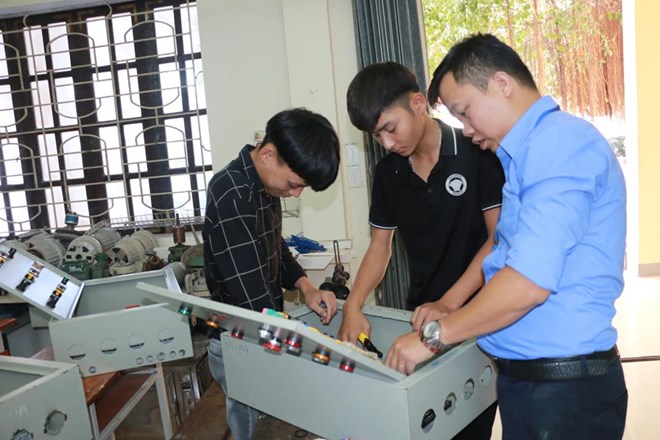 Nghệ An phấn đấu đến cuối năm 2025 nâng tỉ lệ lao động qua đào tạo lên 72%
