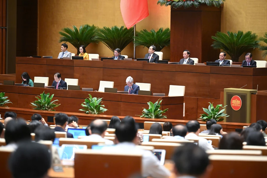 Quang cảnh phiên họp ngày 13/6.