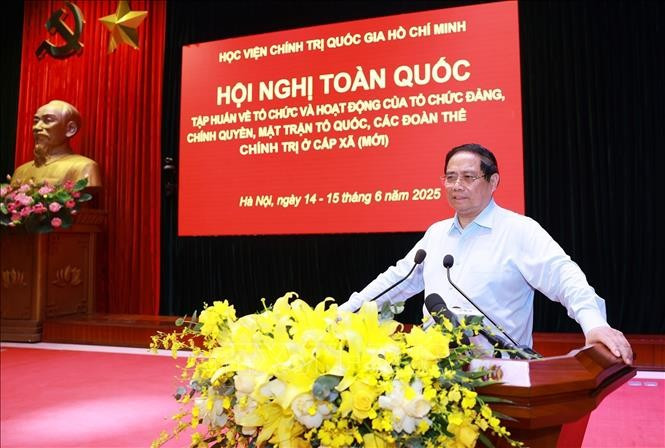 Thủ tướng Phạm Minh Chính phát biểu bế mạc Hội nghị toàn quốc tập huấn về tổ chức và hoạt động của tổ chức Đảng, chính quyền, MTTQ, các đoàn thể chính trị ở cấp xã (mới). (Ảnh: Dương Giang/TTXVN)