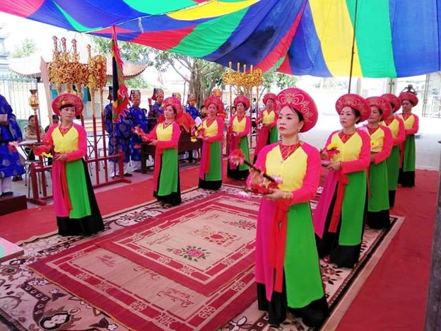 Lễ hội đình Kiều Sơn được tổ chức ngày 16, 17 tháng Giêng hằng năm, thu hút hàng nghìn du khách gần xa. Ảnh: Thành đoàn Hải Phòng
