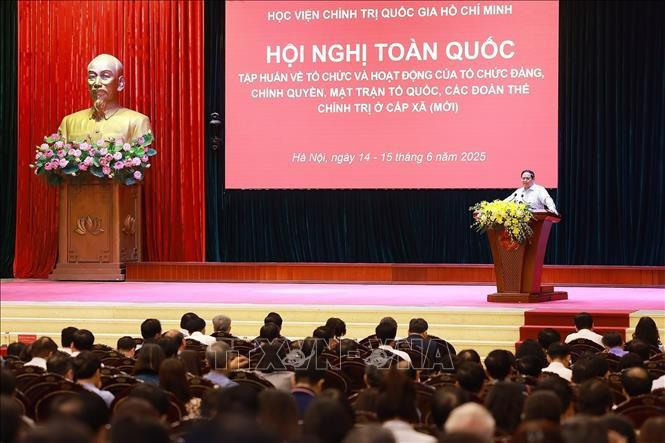 Thủ tướng Phạm Minh Chính phát biểu bế mạc Hội nghị toàn quốc tập huấn về tổ chức và hoạt động của tổ chức Đảng, chính quyền, MTTQ Việt Nam, các đoàn thể chính trị ở cấp xã (mới). (Ảnh: Dương Giang/TTXVN)
