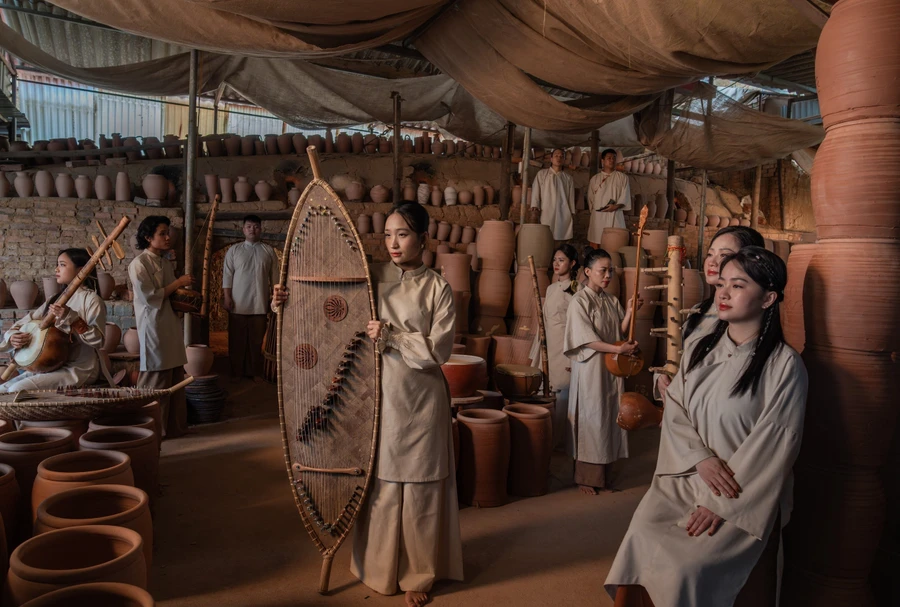 'GOm show' đánh dấu sự giao thoa giữa hai thế hệ nghệ sĩ của nhóm Đàn Đó.