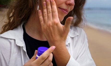 Bí quyết phơi nắng có đủ vitamin D mà không hại da