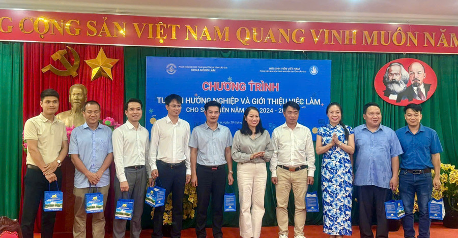 Chương trình tư vấn hướng nghiệp và giới thiệu việc làm.