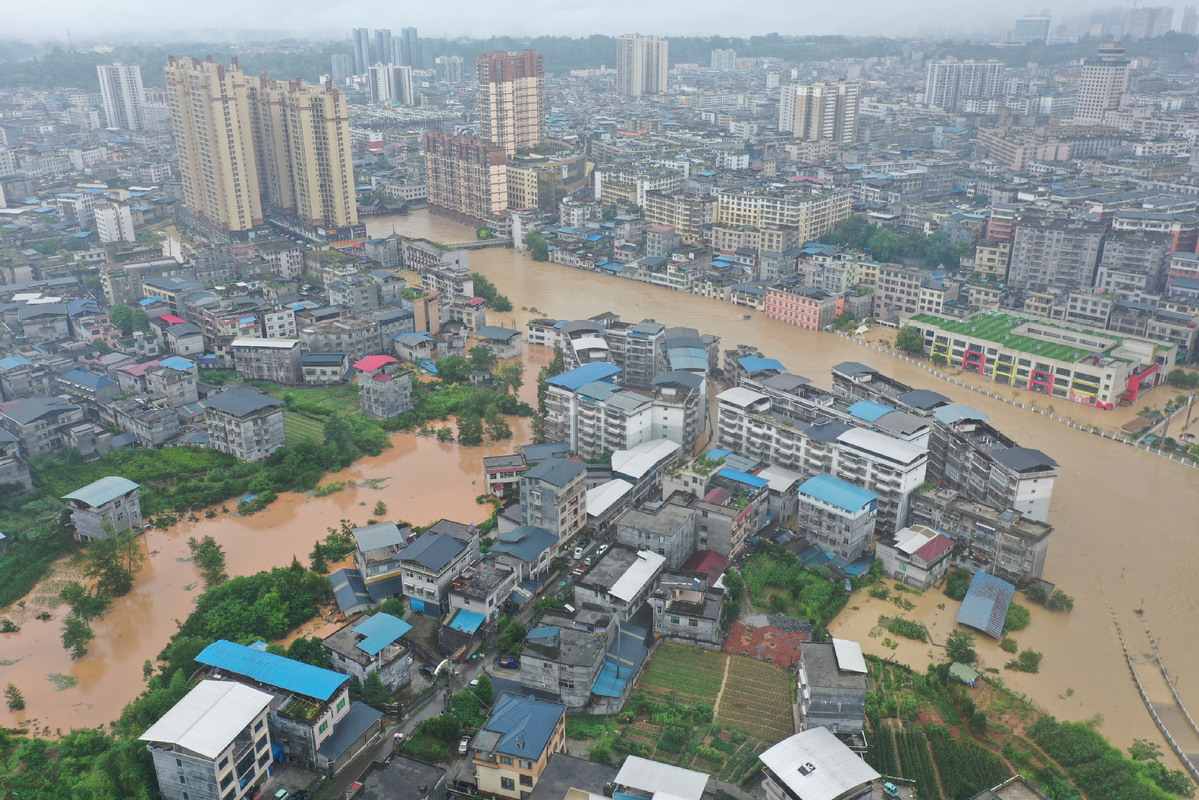 Ngập lụt ở huyện Long Sơn, tỉnh Hồ Nam ngày 19.6. Ảnh: Xinhua
