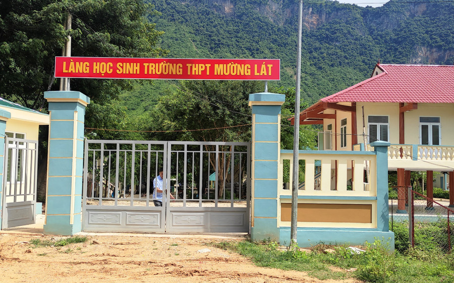 Làng học sinh Trường THPT Mường Lát, là nơi ở miễn phí cho thí sinh trong những ngày diễn ra kỳ thi. Ảnh: Thế Lượng.