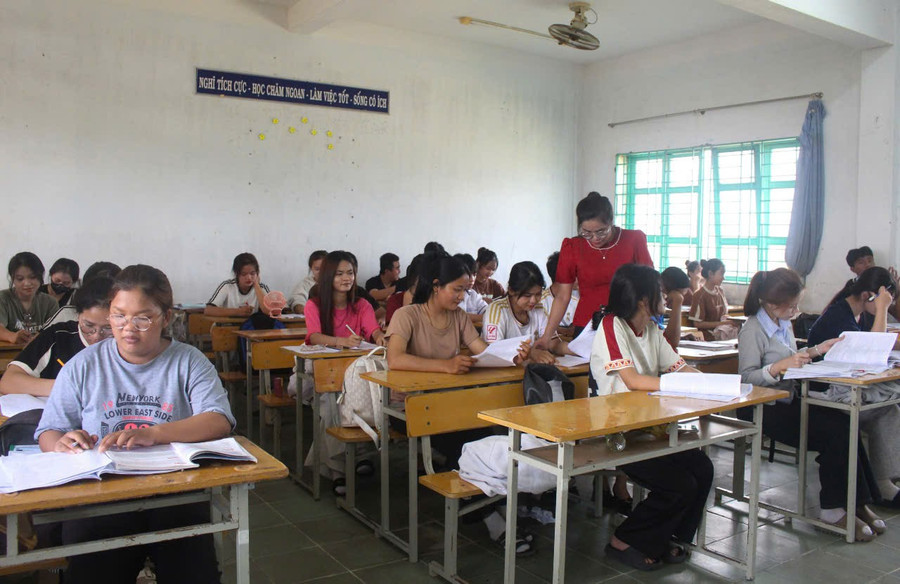 Học sinh Trường THCS - THPT Nguyễn Văn Linh (huyện Thuận Nam, Ninh Thuận) trong giờ học.