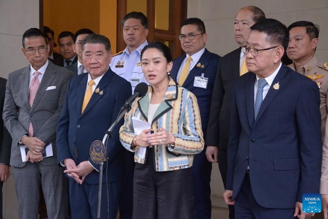 Thủ tướng Thái Lan có thể bị điều tra vì cuộc gọi với ông Hun Sen