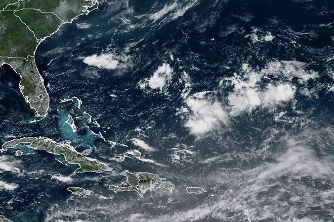 Cơn bão kỳ lạ đầu mùa xuất hiện ở nơi không ai ngờ