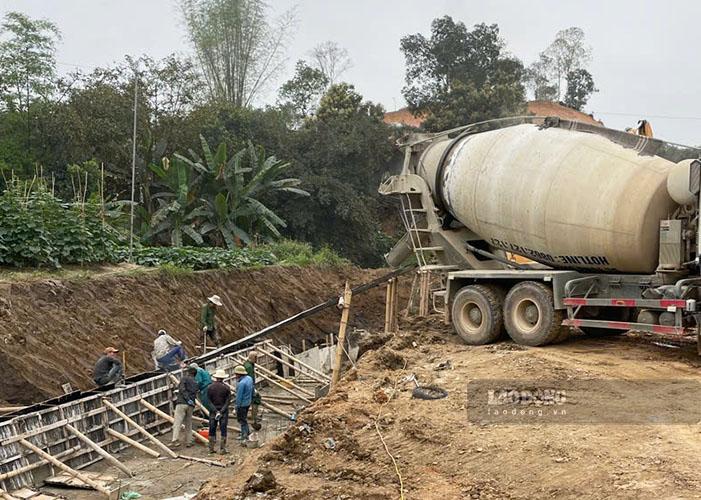 Nhà thầu thi công gói thầu số 5 - dự án giao thông 1.300 tỉ đồng (thuộc phường Noong Bua, TP Điện Biên Phủ). Ảnh: Quang Đạt