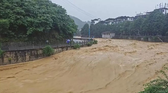 Mưa to, lũ lớn, hàng chục sông ở Trung Quốc vượt mức báo động