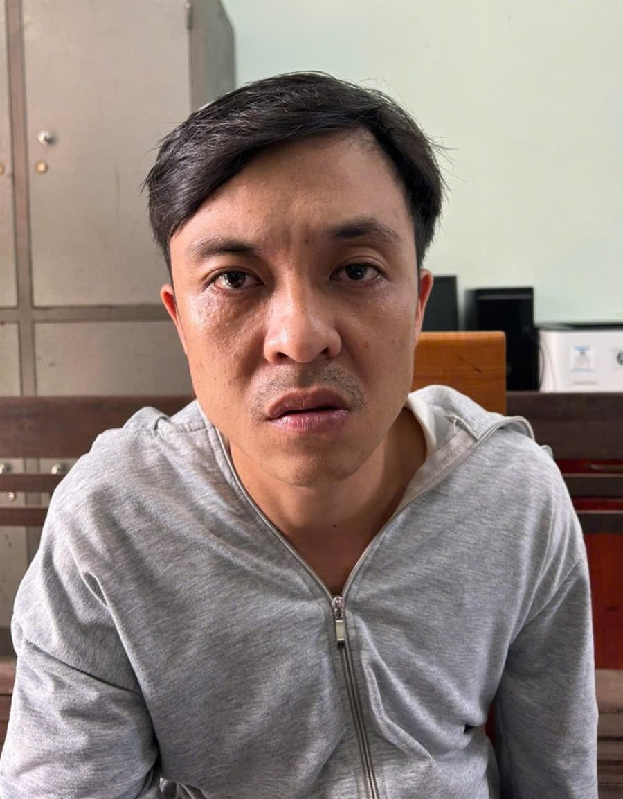 Đối tượng Trần Ngọc Ánh tại cơ quan công an. Ảnh: TG