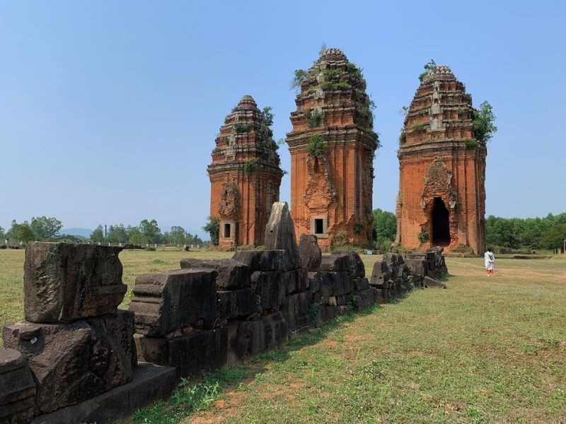 Di tích tháp Chăm Dương Long nay thuộc xã Bình An, tỉnh Gia Lai - Ảnh Bộ VH,TT&DL.