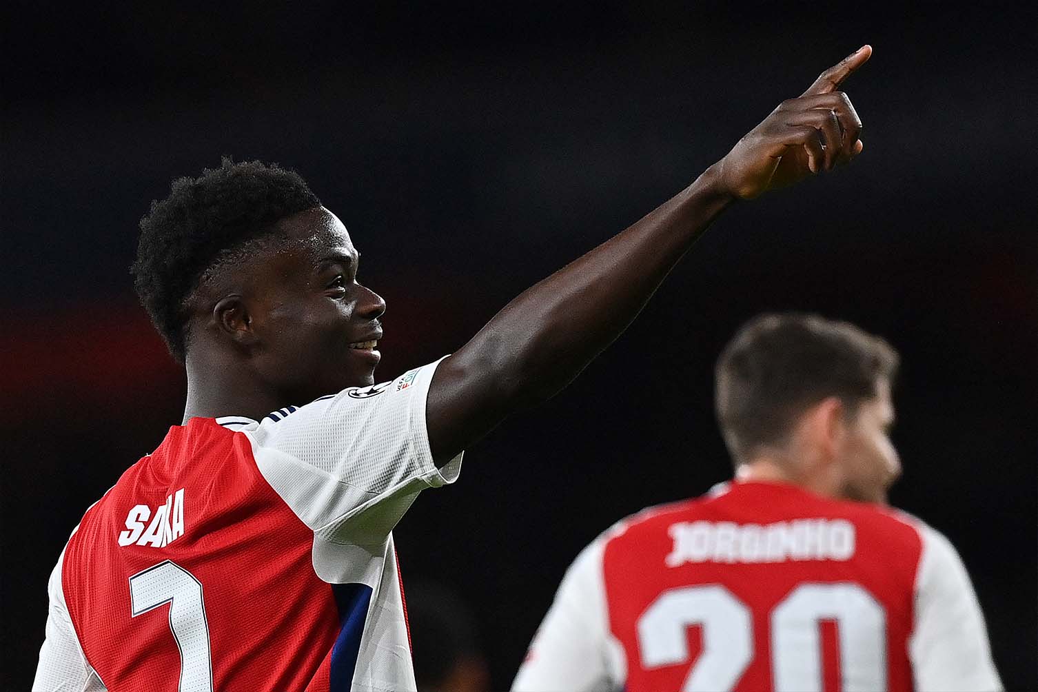 Bukayo Saka rất cần người chia sẻ gánh nặng bên hành lang cánh phải của Arsenal. Ảnh: AFP