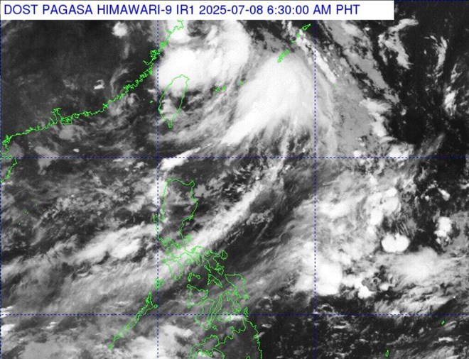 Dự báo áp thấp nối áp thấp gần Biển Đông ngay sau bão Danas