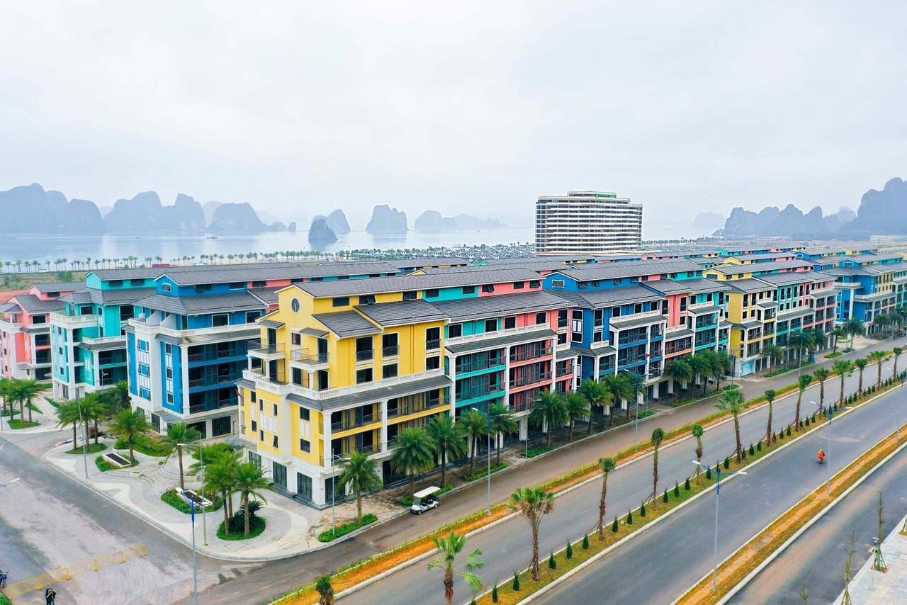 Một đoạn của dự án chạy qua khu Tổ hợp du lịch nghỉ dưỡng Sonasea Vân Đồn Harbor City. Ảnh: Thanh Tùng