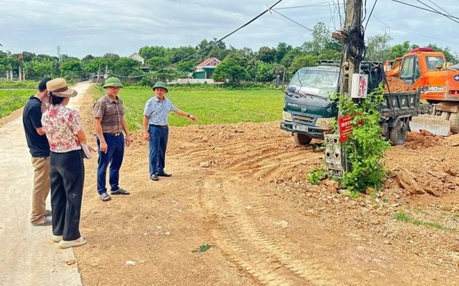 Phát hiện và xử lý kịp thời vụ lấn chiếm đất bằng việc dựng mộ giả ở Nghệ An