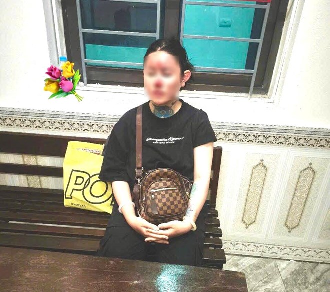 Tạm giữ Ngân “Baby” vì đập phá ô tô, trụ ATM trong đêm