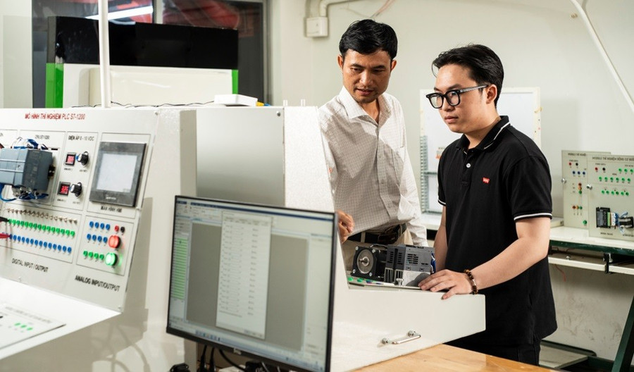 Sinh viên ngành Kỹ thuật Hàng không tại Trường Đại học Văn Lang, một trong những ngành được dự kiến thuộc nhóm ngành Kỹ thuật then chốt trong dự thảo. Ảnh: VLU don-bay-phat-trien-nhan-luc-mui-nhon-3.jpg