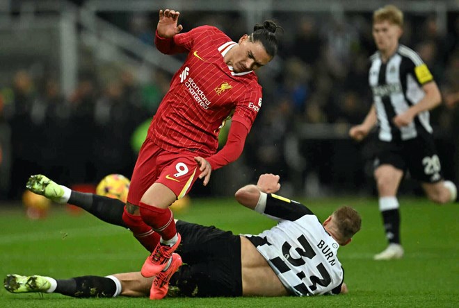 Darwin Nunez đang bị mắc kẹt tại Anfield