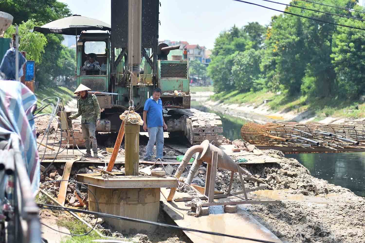 Hiện nay, một số hạng mục trong dự án đang được khẩn trương triển khai nhằm đảm bảo tiến độ đề ra. Các đơn vị thi công tăng cường nhân lực, thiết bị và làm việc liên tục để hoàn thành đúng kế hoạch.