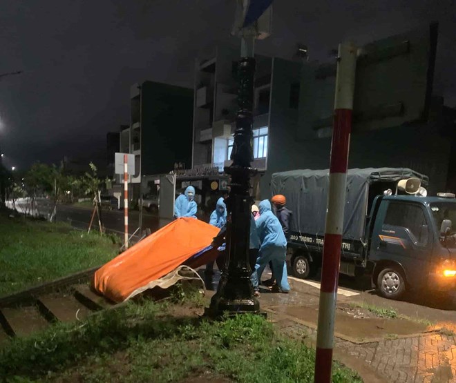 Trích xuất camera, tìm người vứt xác lợn nghi nhiễm dịch bệnh ra kênh ở Gia Lai