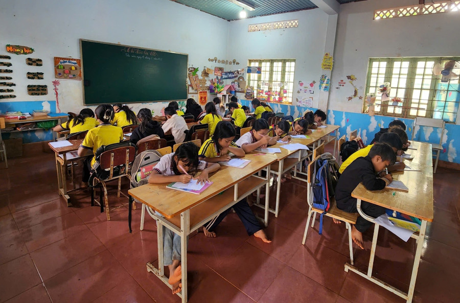 Lớp ghép thiếu thốn đủ bề tại xã biên giới ở Gia Lai. Ảnh: Nguyễn Dung tai-cau-truc-he-thong-giao-duc-vung-kho5.jpg