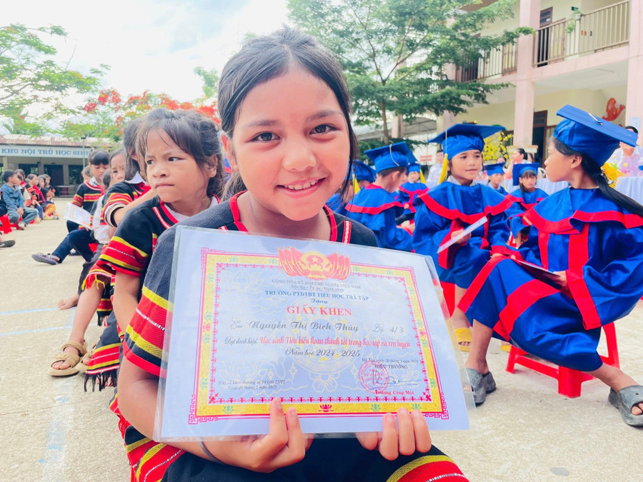 Học sinh Trường Phổ thông Dân tộc bán trú Tiểu học Trà Tập (Trà Tập, Đà Nẵng). Ảnh: NTCC