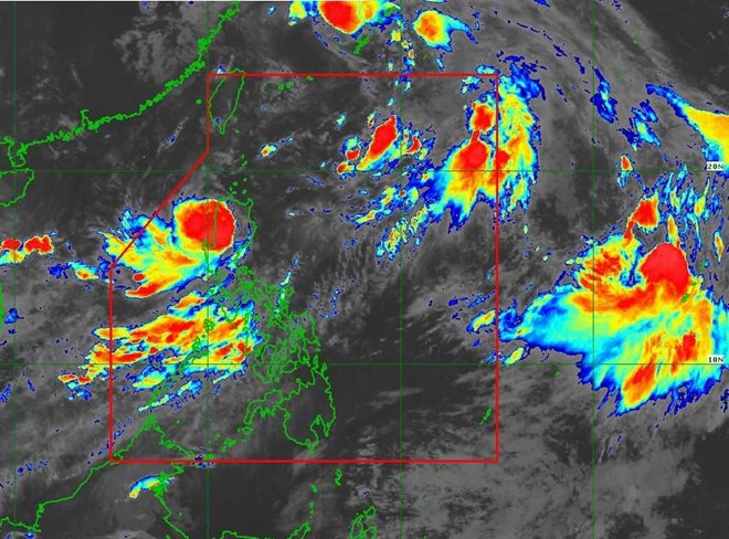 Bão số 4 đổ bộ lần 2 sáng nay, 2 cơn bão khác quần thảo ở ổ bão gần Biển Đông