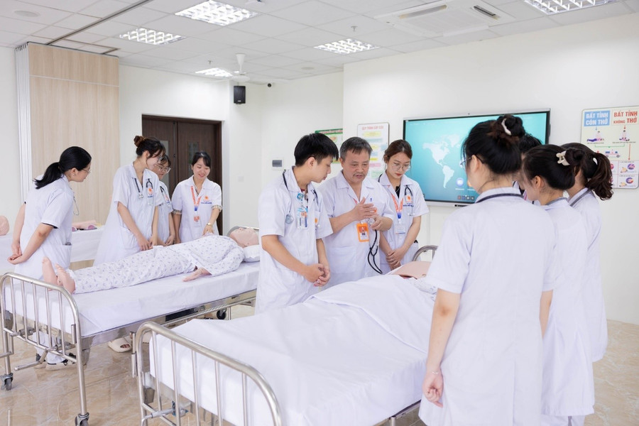 Học bổng Tài năng với giá trị lên tới 720 triệu đồng/suất – một trong những học bổng danh giá nhất của Trường Đại học Đại Nam, dành cho những gương mặt xuất sắc toàn diện. 194.jpg