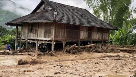 Mưa lớn gây sạt lở, ngập lụt ở Sơn La nhiều hộ dân phải di dời khẩn cấp