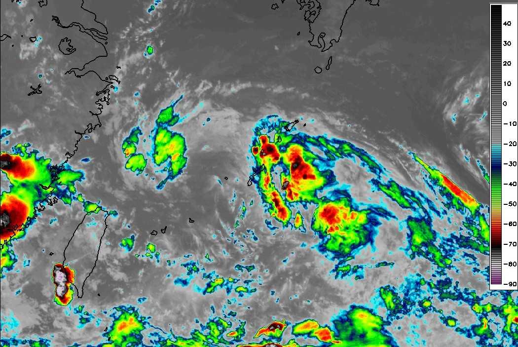 Áp thấp nhiệt đới Comay có thể mạnh trở lại thành bão. Ảnh: Weathernerds