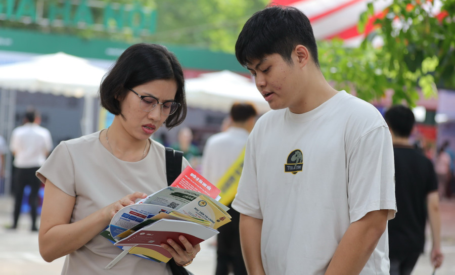 Thí sinh tham dự Ngày hội lựa chọn nguyện vọng xét tuyển 2025 tại Đại học Bách khoa Hà Nội - ngày 19/7.