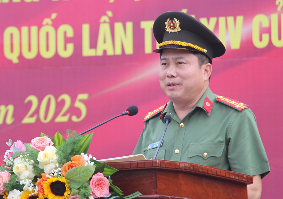 Đại tá Vũ Văn Đấu phát biểu tại buổi lễ. ra-quan-5.jpg