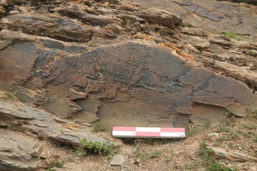 Liệu phiến đá này có tiết lộ hành trình tìm kiếm sự bất tử của Tần Thủy Hoàng không? phat-hien-moi-he-lo-bi-mat-ve-tham-vong-truong-sinh-cua-tan-thuy-hoang-2.jpg