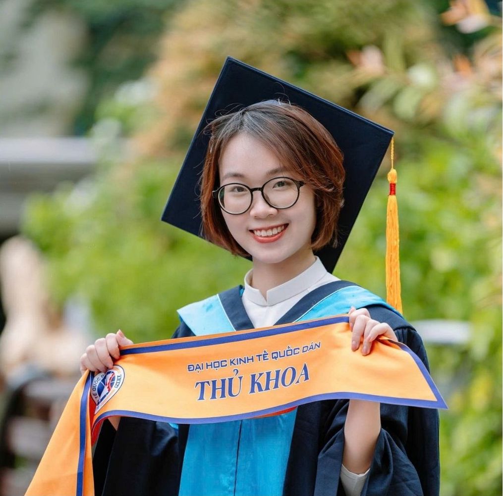 Phan Thị Thu Thuỷ, Thủ khoa đầu ra Chương trình Tài chính doanh nghiệp Chất lượng cao K63 Đại học Kinh tế Quốc dân. Ảnh: NVCC