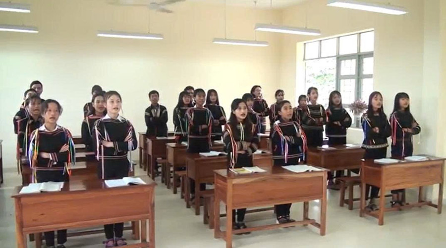 Học sinh Trường TH và THCS Ea Trol.