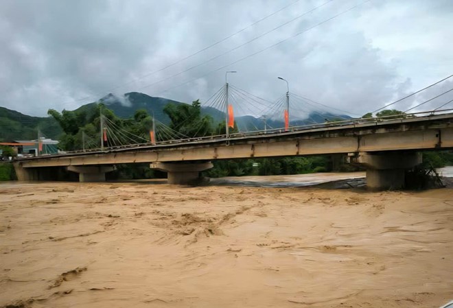 Mưa lũ kéo dài khiến nhiều bản làng ở vùng cao Sơn La bị cô lập