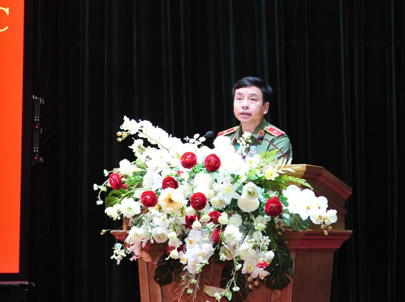 Thiếu tướng Lê Xuân Minh phát biểu tại lễ ra quân triển khai cao điểm tấn công trấn áp tội phạm đảm bảo an ninh, trật tự trên phạm vi toàn quốc. cao-diem-tan-cong-toi-pham-cong-nghe-cao-canh-giac-tu-nha-den-truong-2.jpg