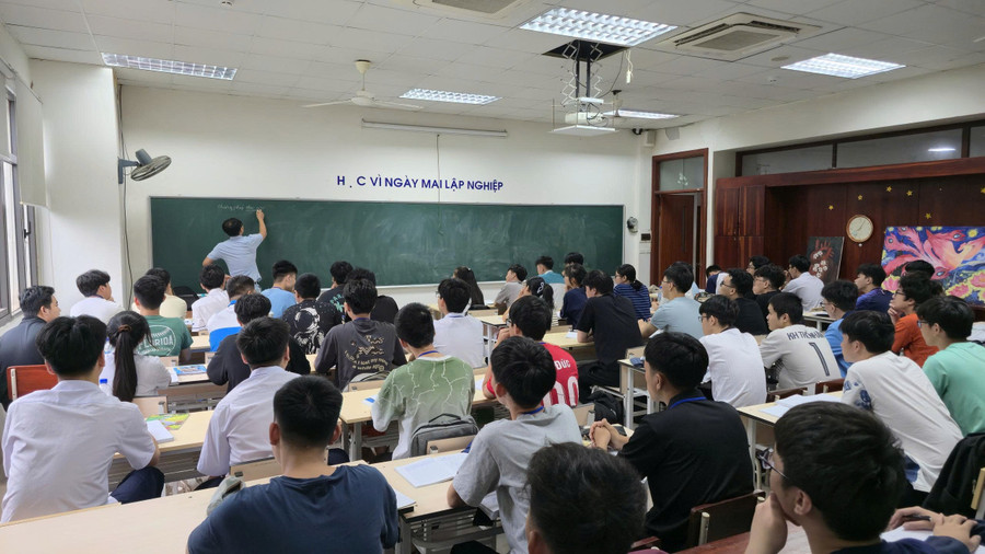 Lớp học tại Trường hè Toán học dành cho các em học sinh chuyên Toán.