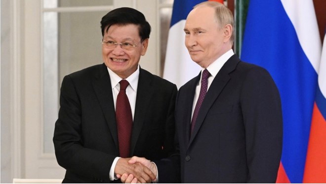 Chủ tịch nước Lào tặng ông Putin 2 con voi