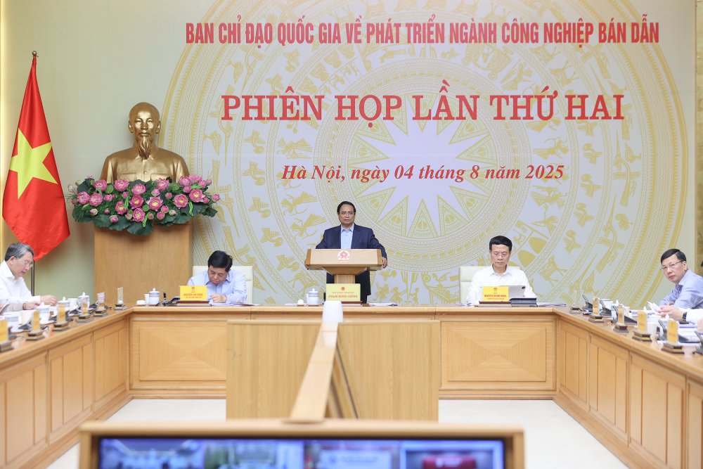 Thủ tướng Chính phủ Phạm Minh Chính chủ trì phiên họp. Ảnh: VGP