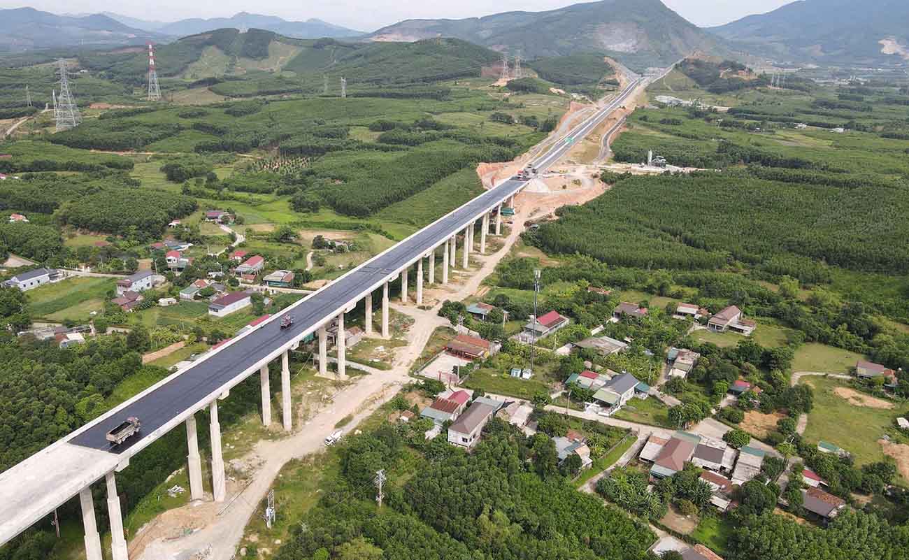 Hạng mục cầu số 1 hoàn thành sẽ đưa dự án hoàn thành theo tiến độ đặt ra là thông xe vào dịp 19.8. Ảnh: Trần Tuấn.