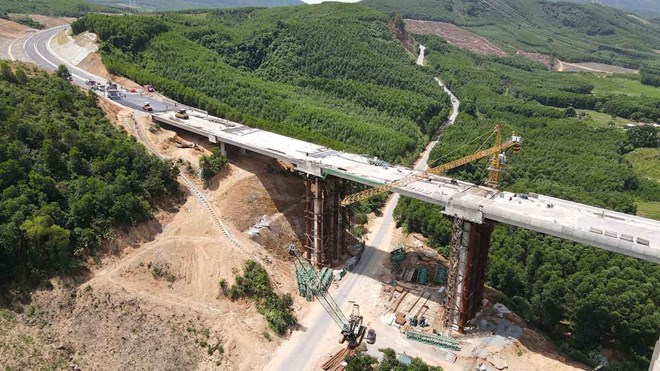 Đẩy nhanh tiến độ để kịp thông xe đoạn cao tốc Vũng Áng - Bùng vào 19.8