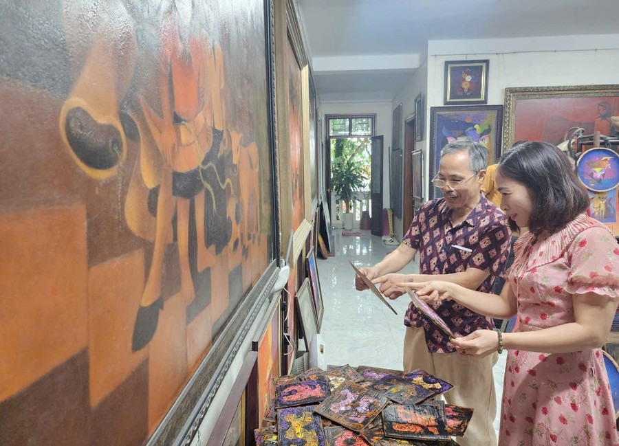 Các tác phẩm nghệ thuật của họa sĩ Hoàng Trúc mang đến sự bất ngờ cho người xem. hoa-si-ky-luc-gia-hoang-truc-4.jpg