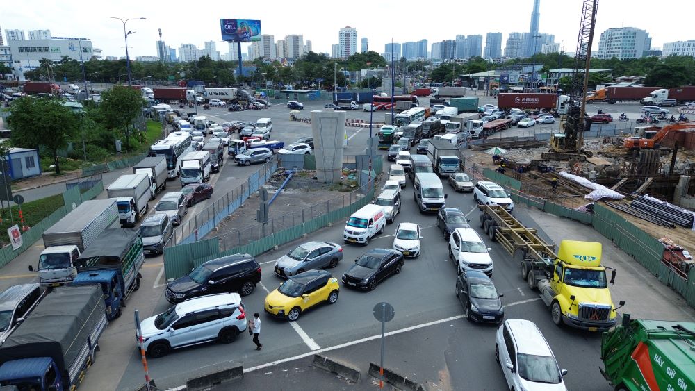 Nút giao thường xuyên kẹt xe và ùn ứ. Ảnh: Anh Tú