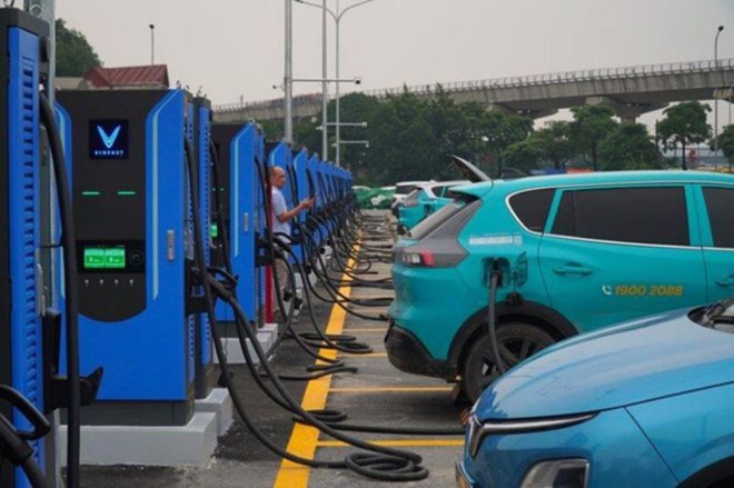 Hạ tầng trạm sạc - nút thắt giao thông xanh đô thị