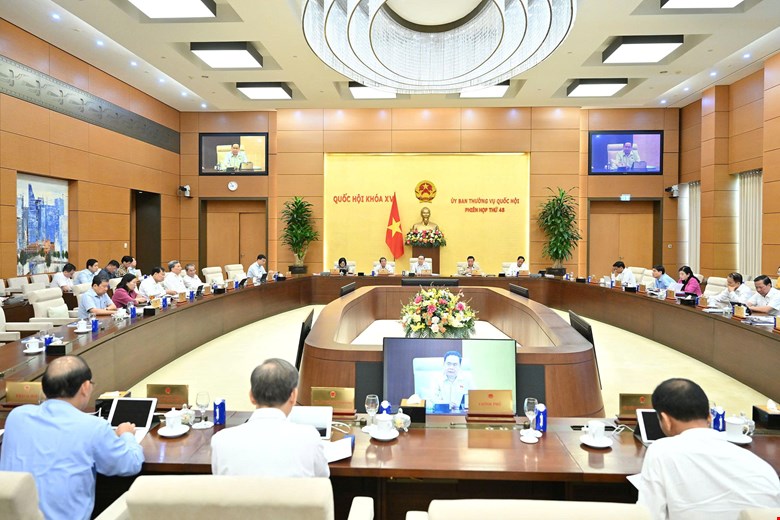 Phiên họp thứ 48 của Ủy ban Thường vụ Quốc hội. Ảnh: Quochoi.vn